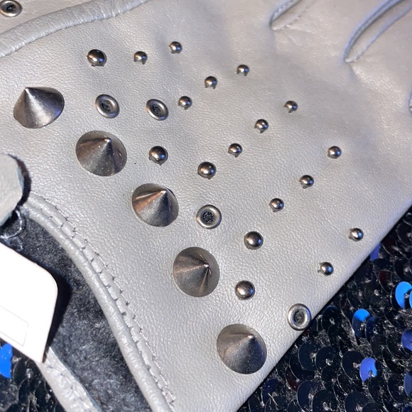 Short spiked to driving gloves - Picture 2 of 3